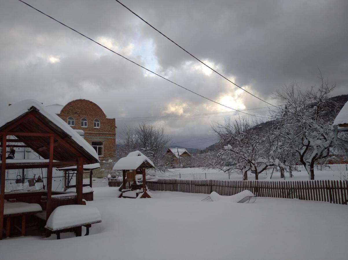 Комфортні Номери Mykulychyn Esterno foto